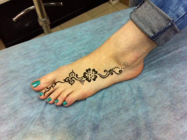 Легкие Татуировки на ноге