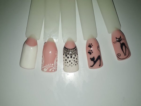 Легкий маникюр на типсах