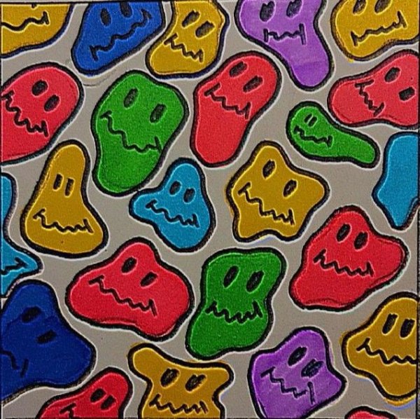 Много разноцветных рисунков