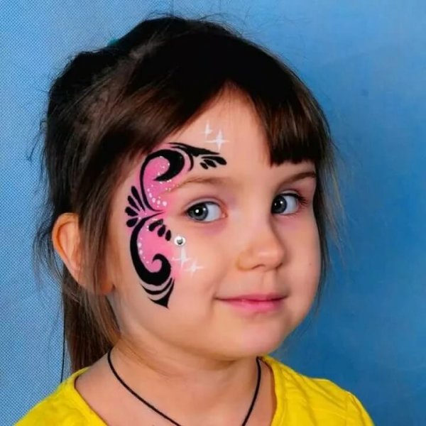 Аквагрим бабочка на лице