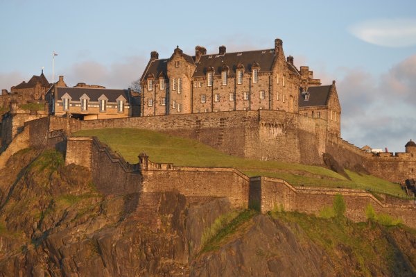 Замок в Эдинбурге древней столице Шотландии