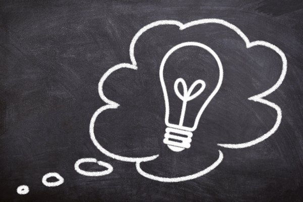 Рисунок мелками на доске легко