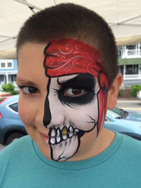 Разукрасить лицо на Хэллоуин мальчику