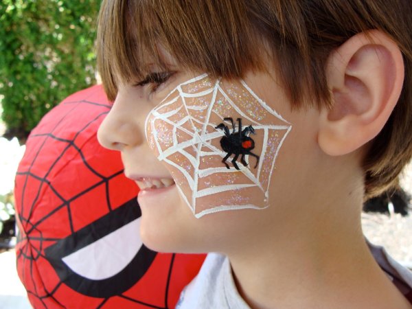 Аквагрим человек паук легкий