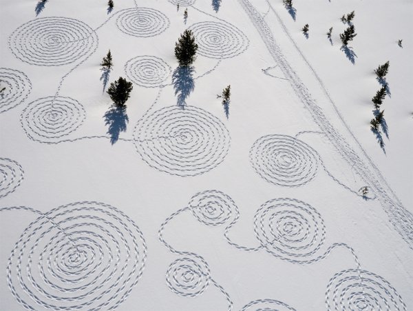 Саймон Бек рисунки на снегу