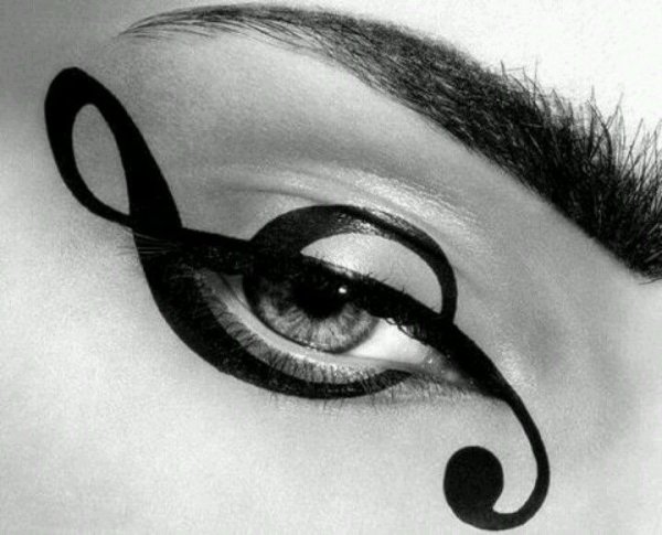 Макияж подводкой для глаз необычный