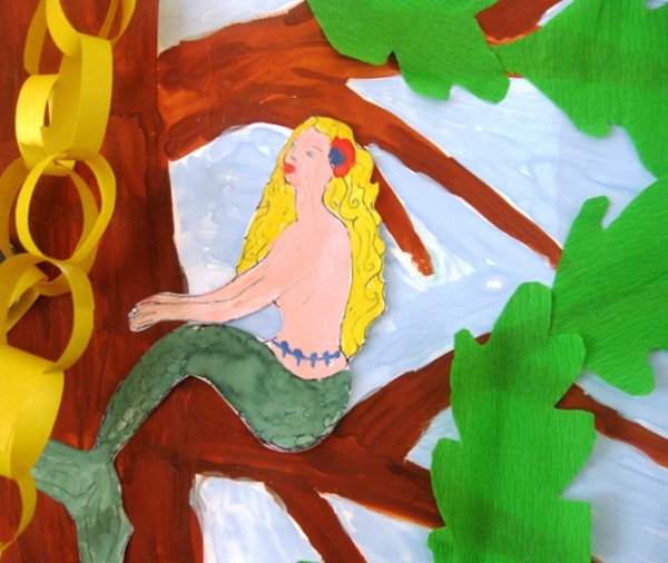 Русалка на ветвях сидит рисунок детский