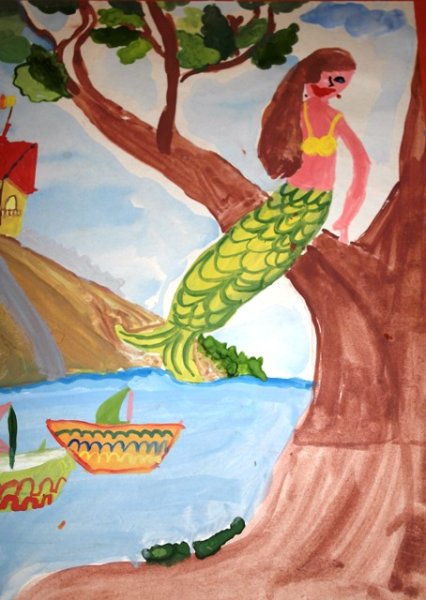 Русалка на ветвях сидит рисунок