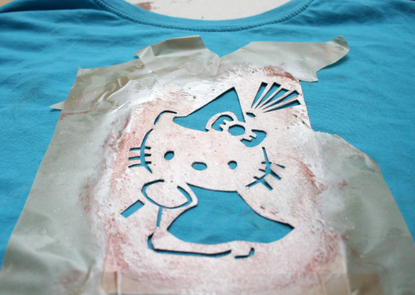 Роспись футболки по трафарету