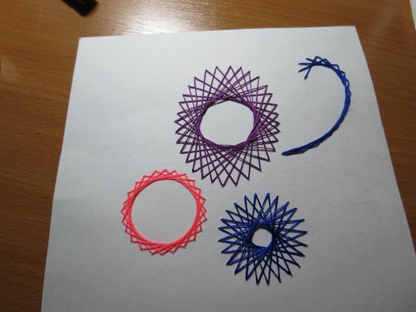 Рисунки нитками на бумаге красками