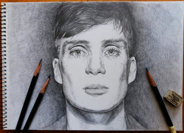 Киллиан Мерфи карандашом