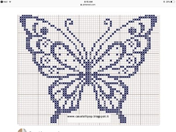 Монохромные вышивки бабочек из цветов