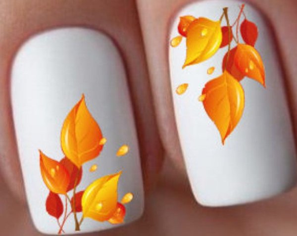Маникюр с кленовыми листиками осень