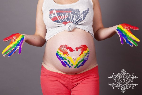 Фотосессия беременной с красками