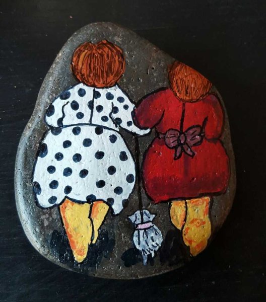 Рыбки на камнях рисование