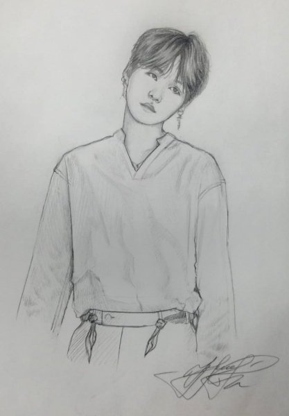 Портрет Юнги из БТС карандашом