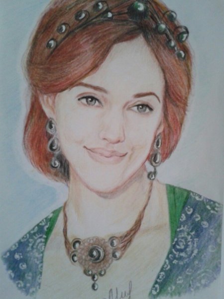 Портрет Мерьем Узерли карандашом