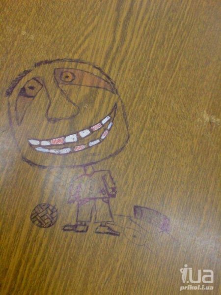 Рисунки ручкой на парте