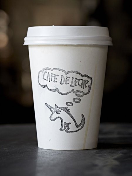 Разрисовать стаканчик бумажный