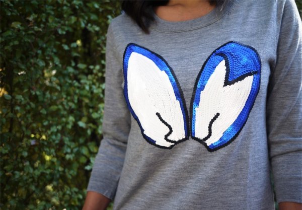 Девушка в свитере мультяшная