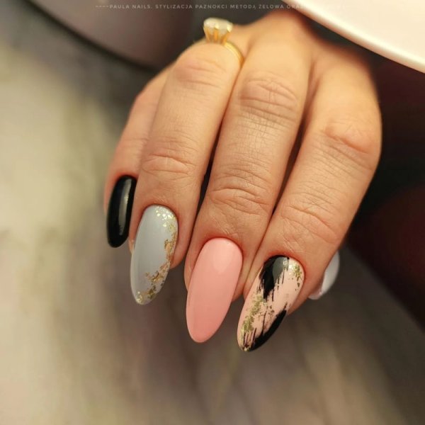 Розовый весенний маникюр на миндалевидных ногтях