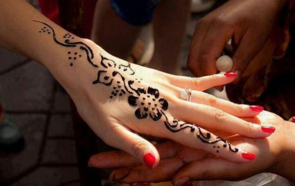 Хина рисунки на руке