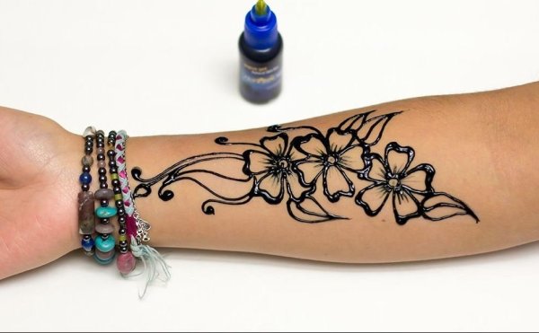 Рисунок хной на руке для начинающих