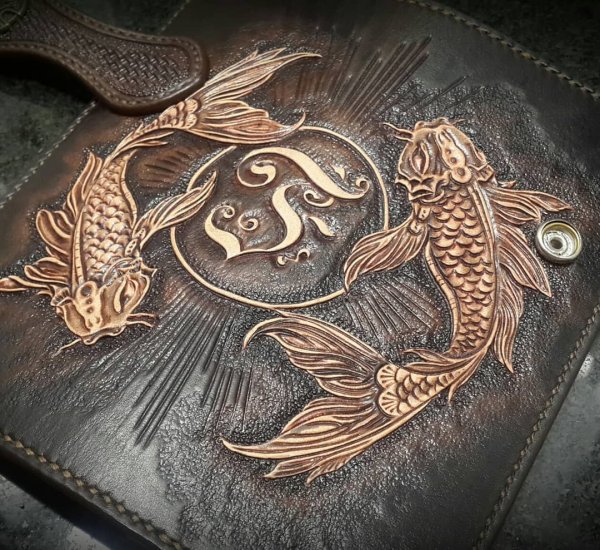 Объемное тиснение на коже