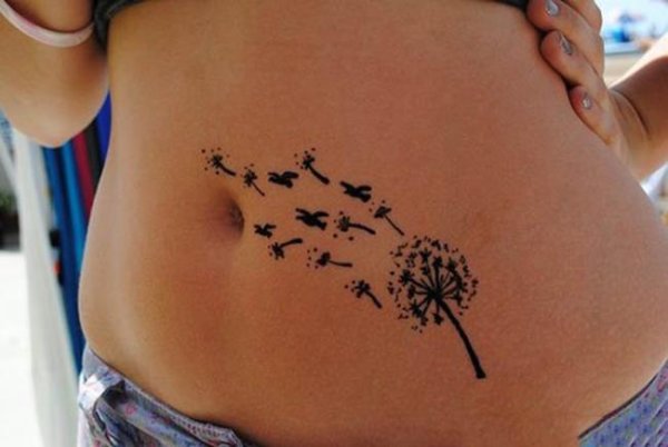 Тату в зоне пупка