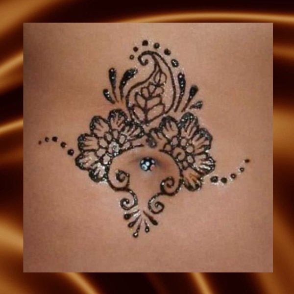 Тату хной на животе