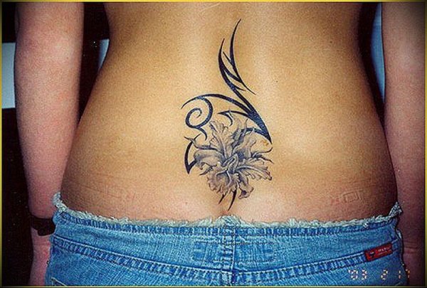 Маленькие женские тату на пояснице