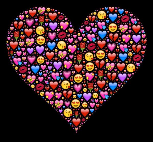 Белое сердечко на черном фоне