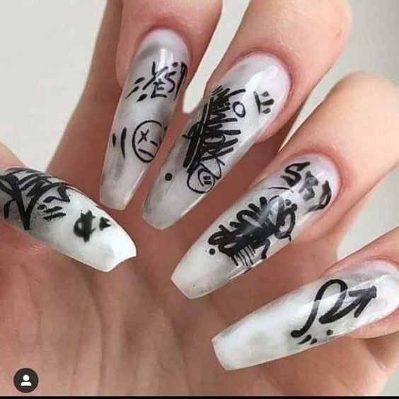 Черно белый маникюр