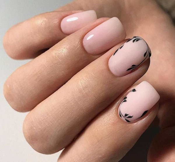 Светлый нюдовый френч маникюр