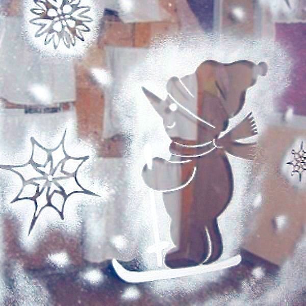 Снежинки на стекле