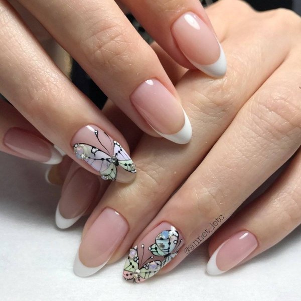 Ногти с рисунком и стразами