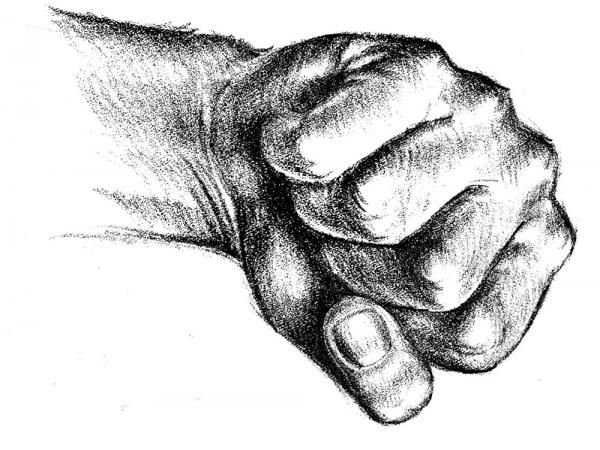 Кулак карандашом