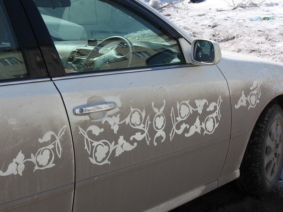 Рисунок на газели по грязи