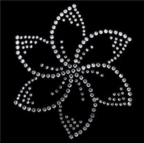 Узоры цветов из стразов