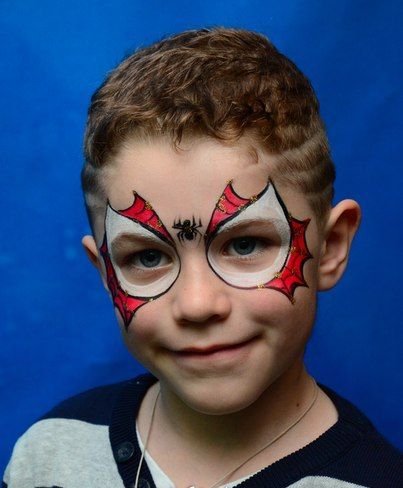 Маленький рисунок на щеке на хэллоуин (50 фото)