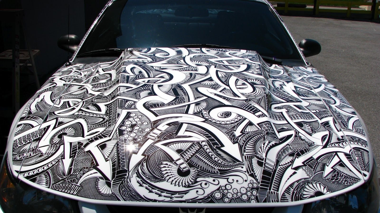 Как называется разрисованные. Винилы на авто. Машина Разрисованная маркером. Узоры на машину. Машина рисунок.