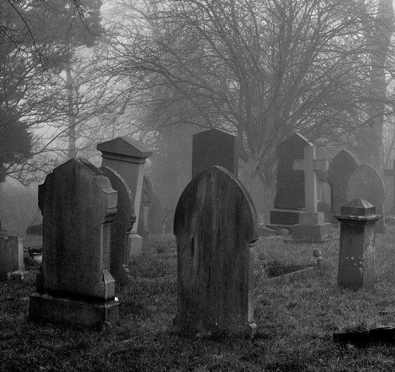 Готическое кладбище