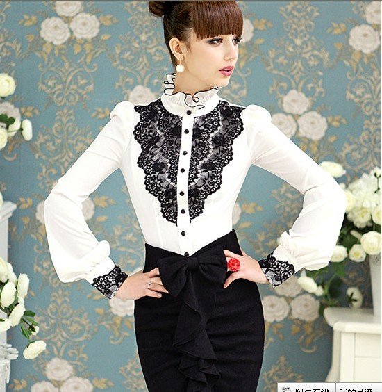 Рубашка с кружевным воротником