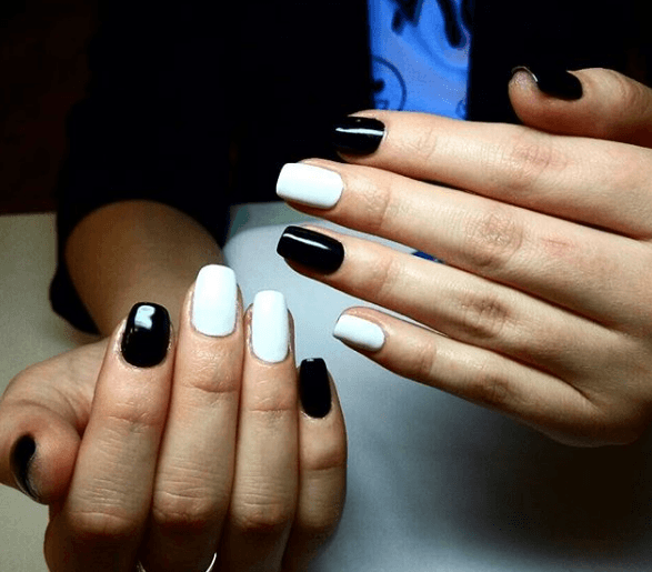 Черно белый маникюр однотонный