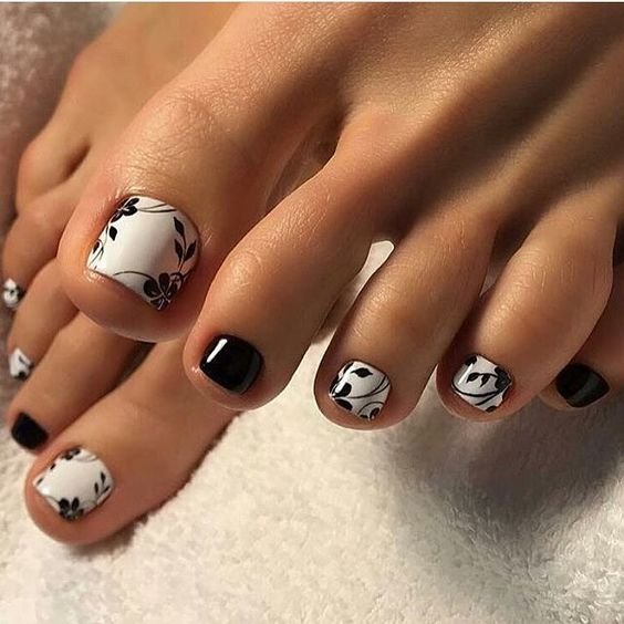 Педикюр с узором