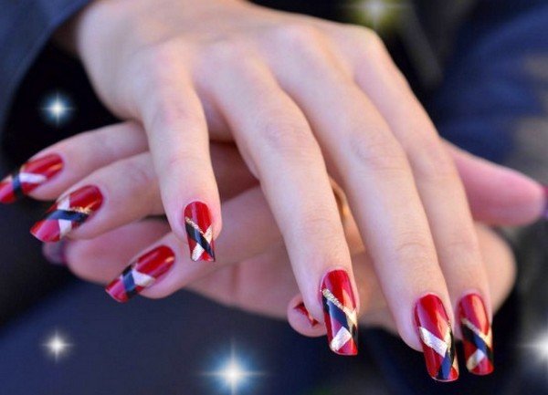 Красно черно белый френч на ногтях