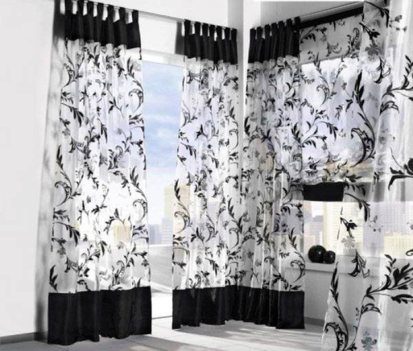 Черный и белый тюль на кухне