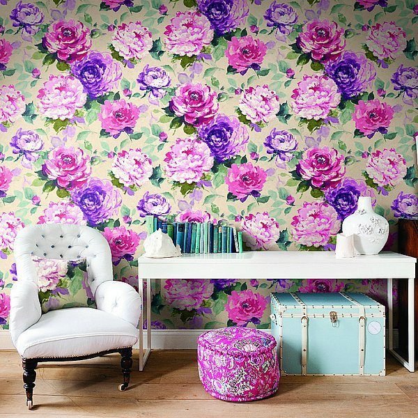 Цветы на стене