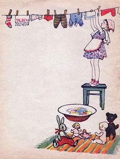 Мама вешает белье