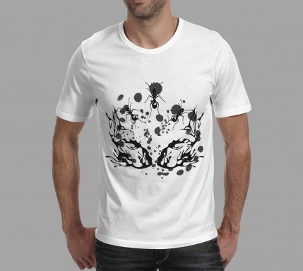 Принт на белой футболке
